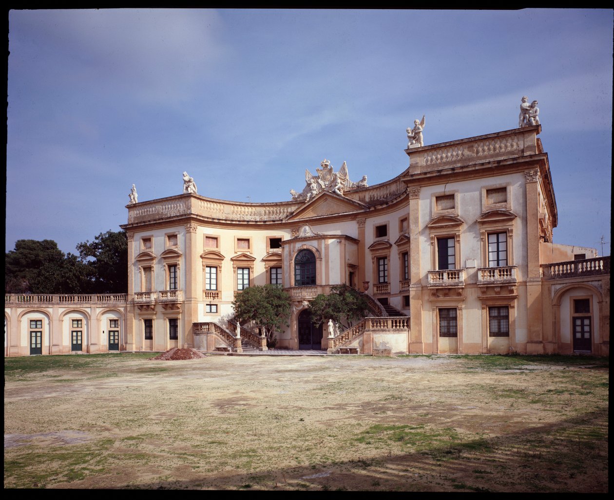 Vnější pohled na Villa Valguarnera od Tommaso Maria Napoli