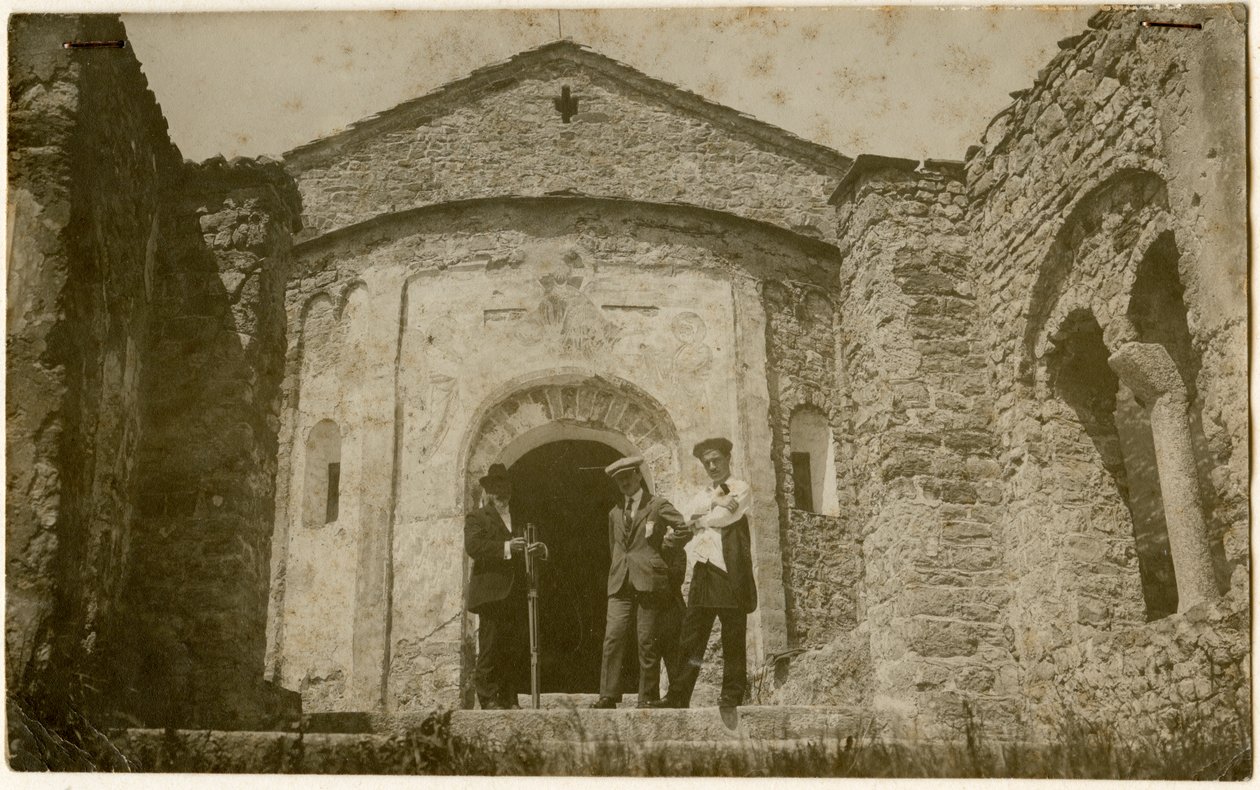 Opatství San Pietro al Monte, Civate, Lombardie, Itálie, fotografie Ugo Monneret de Villard, kolem roku 1910 od Ugo Monneret de Villard