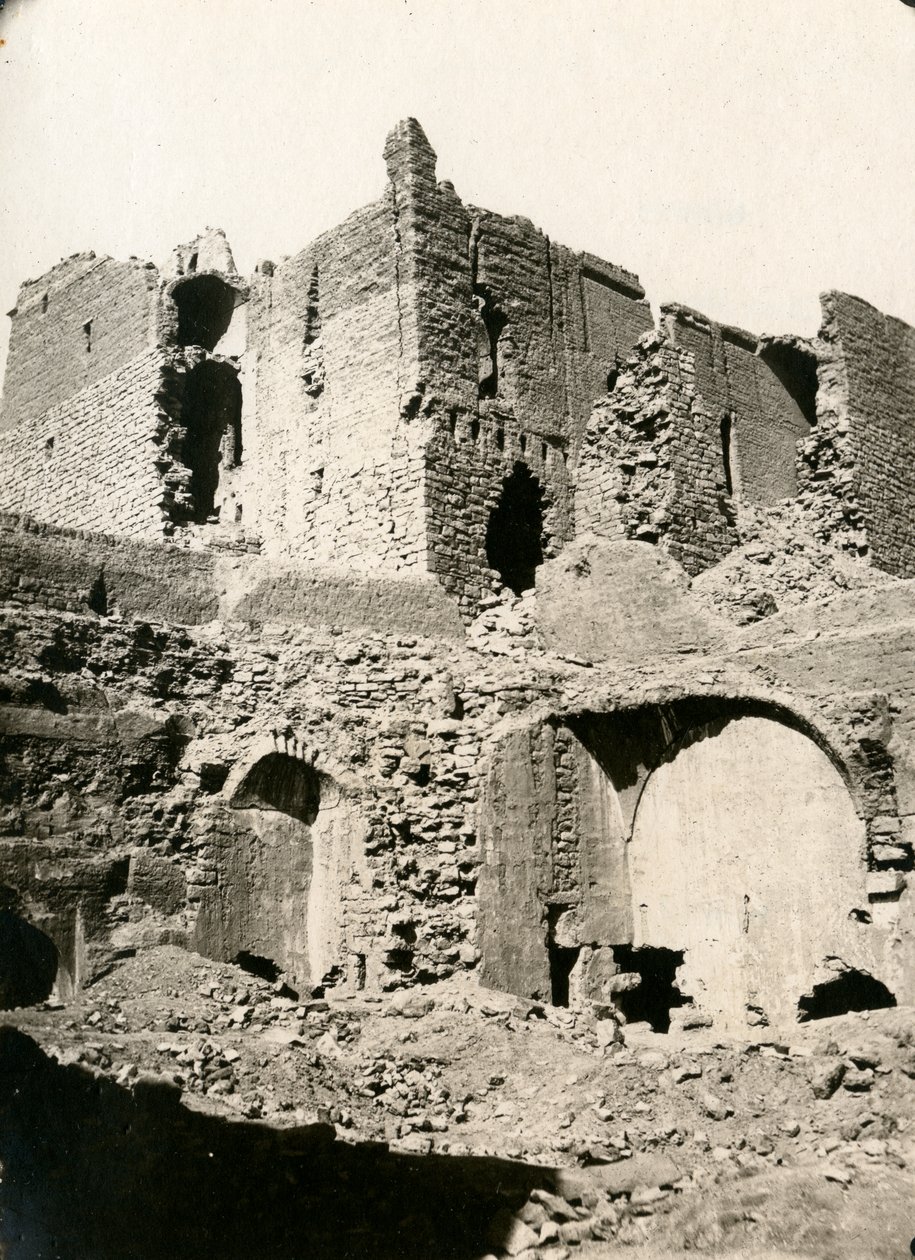 Kostel v klášteře svatého Simeona, severozápadní roh před restaurováním, Asuán, Egypt, fotografie Ugo Monneret de Villard od Ugo Monneret de Villard