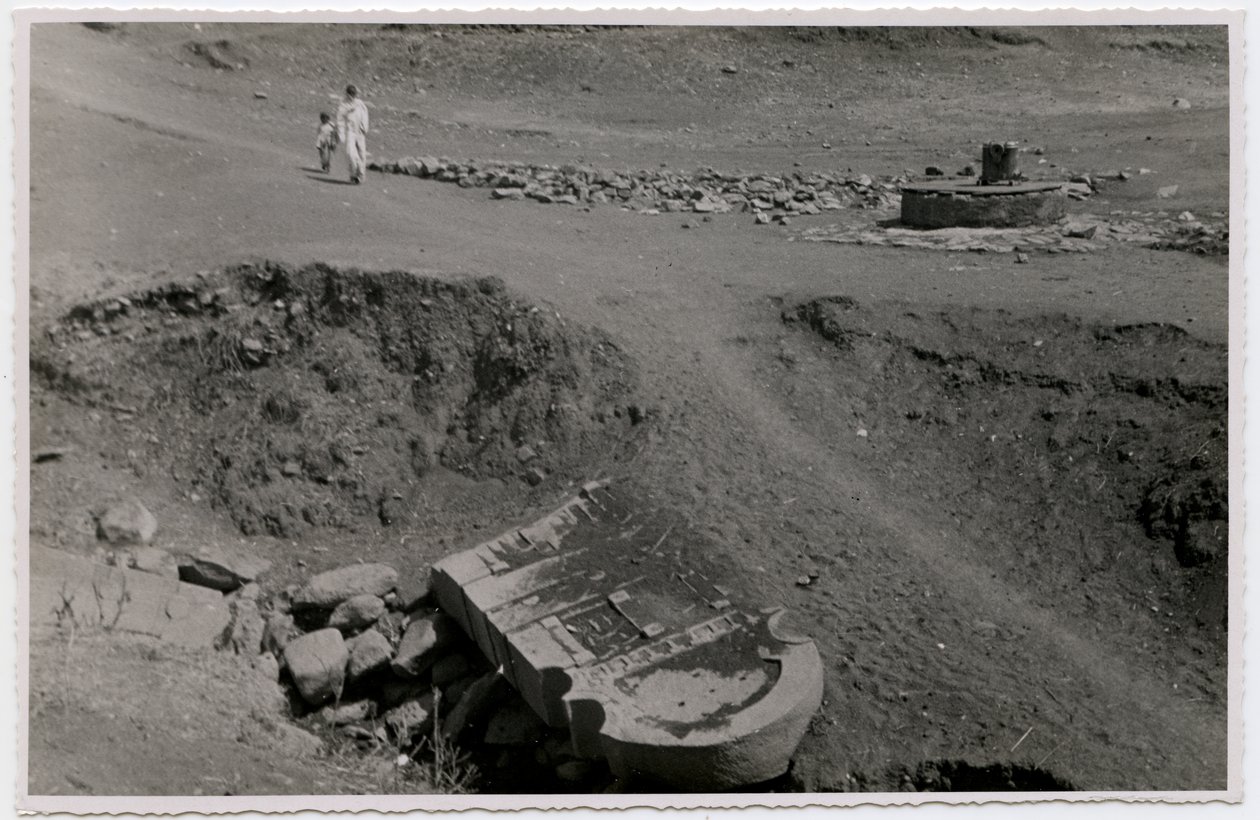 Fragmenty stély, Axum, Etiopie, fotografie Ugo Monneret de Villard od Ugo Monneret de Villard