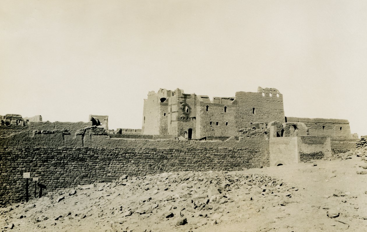 Klášter svatého Simeona, pohled zvenčí od východu, Asuán, Egypt, fotografie Ugo Monneret de Villard od Ugo Monneret de Villard