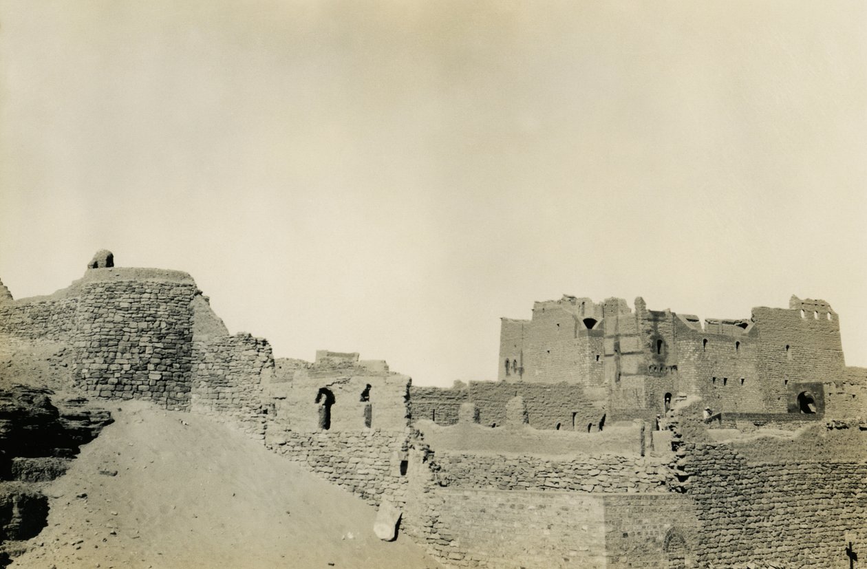 Klášter svatého Simeona, pohled od jihovýchodu, Asuán, Egypt, fotografie Ugo Monneret de Villard od Ugo Monneret de Villard