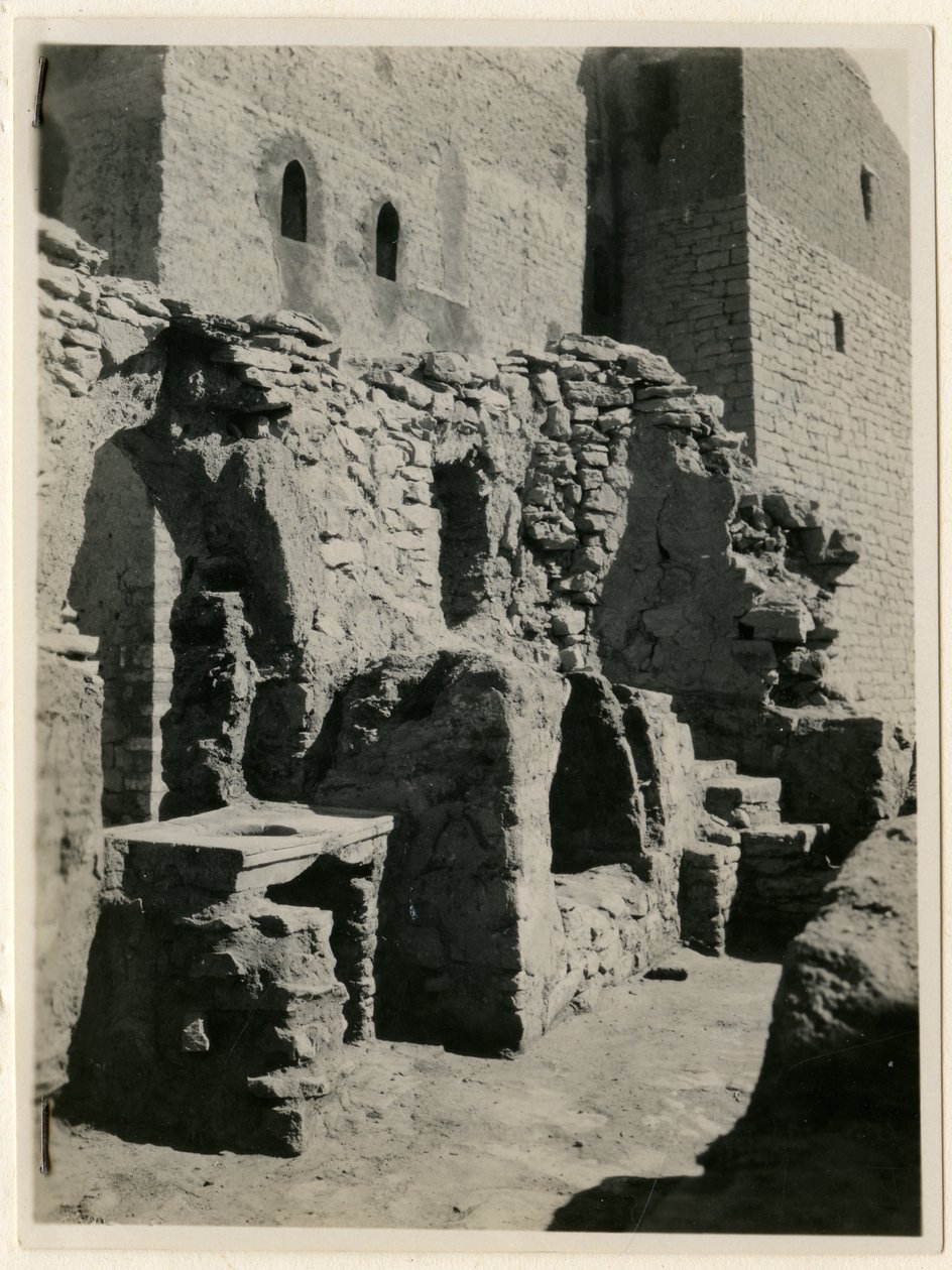 Ruiny solné továrny, klášter svatého Simeona, Asuán, Egypt, fotografie Ugo Monneret de Villard od Ugo Monneret de Villard
