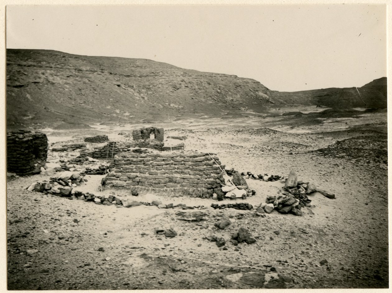 Hrobka na jižní nekropoli, Qasr Ibrim, Egypt, fotografie Ugo Monneret de Villard od Ugo Monneret de Villard