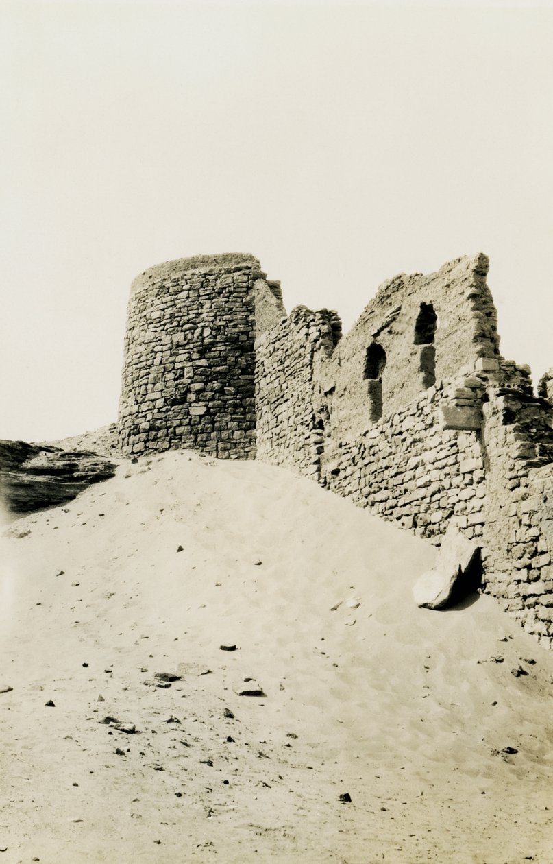 Věž kláštera svatého Simeona, Asuán, Egypt, fotografie Ugo Monneret de Villard od Ugo Monneret de Villard