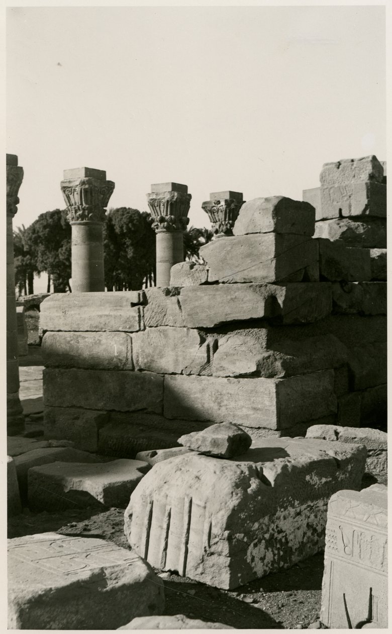 Pohled na římské nymfeum, Dendera, Egypt, fotografie Ugo Monneret de Villard od Ugo Monneret de Villard