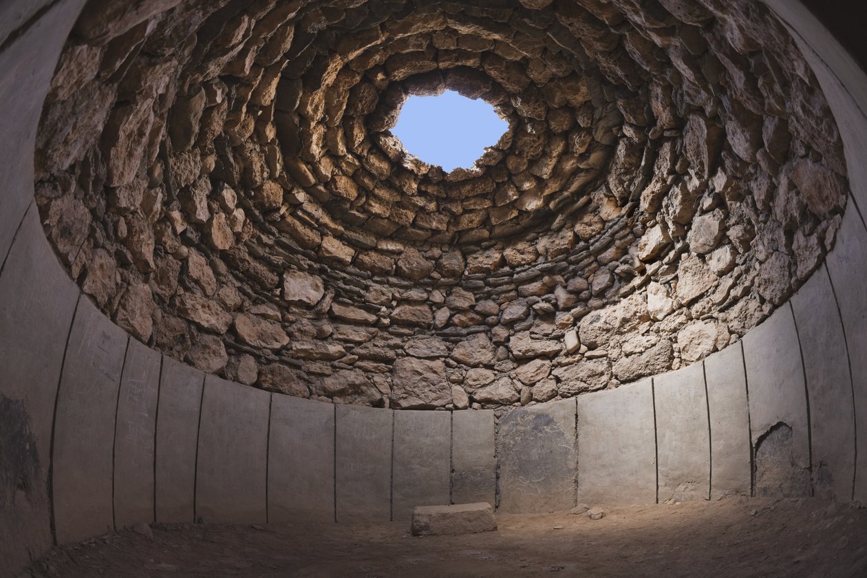 Interiér rekonstruované kruhové hrobky v oblasti Necropolis, Los Millares, poblíž Santa Fe Mondujar od Unbekannt Unbekannt