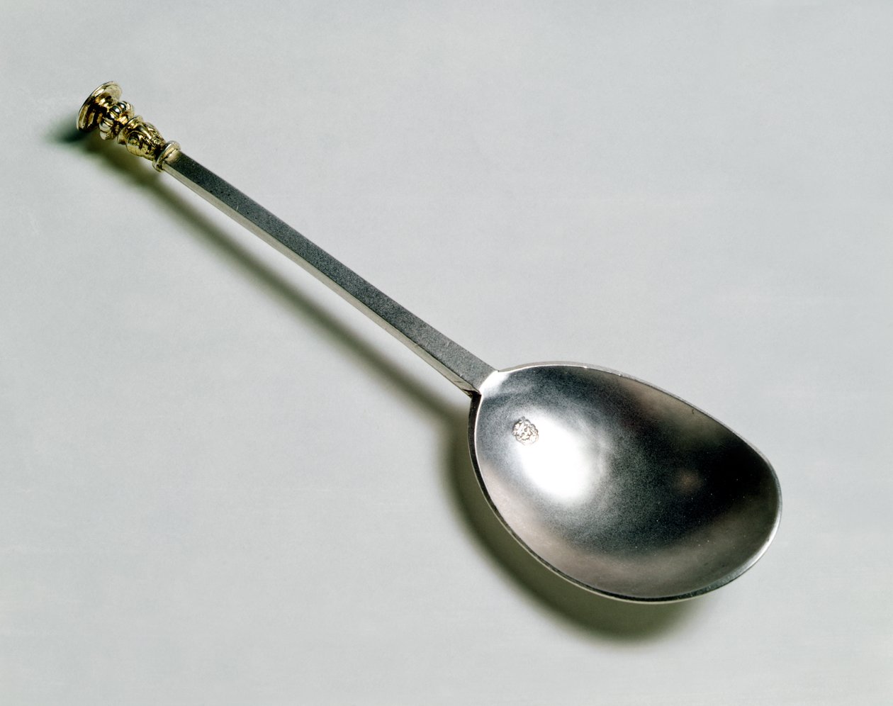 Stříbrná apoštolská lžíce se zlatým pečetním vrškem, 1668 od Unbekannt Unbekannt