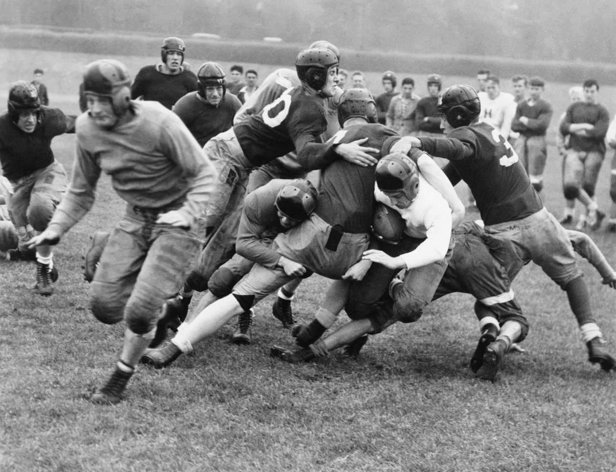 Tackled In The Football Line, San Francisco, Kalifornie, 30. srpna 1937 od Unbekannt Unbekannt