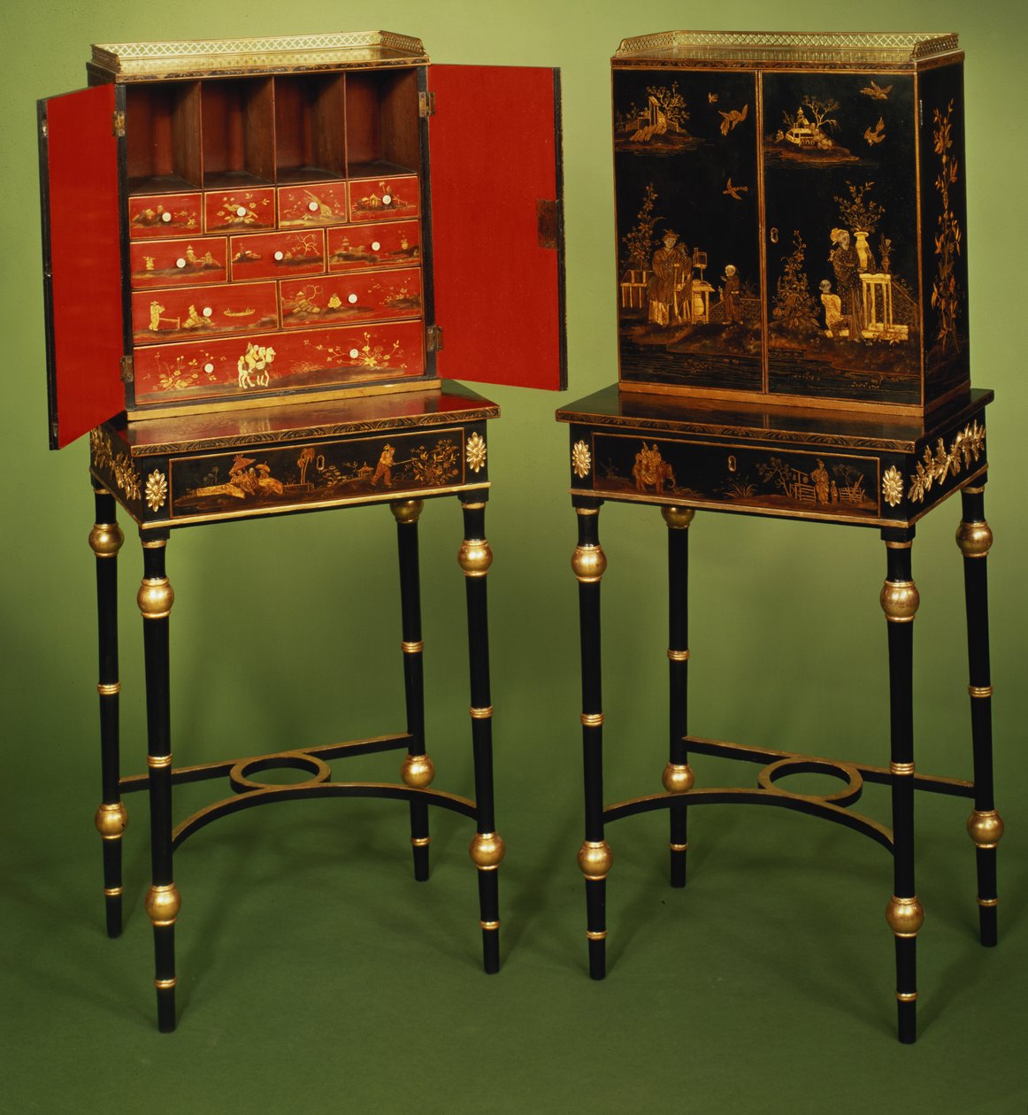 Dvě skříně Chinoiserie, lak cca 1770 od Unbekannt Unbekannt