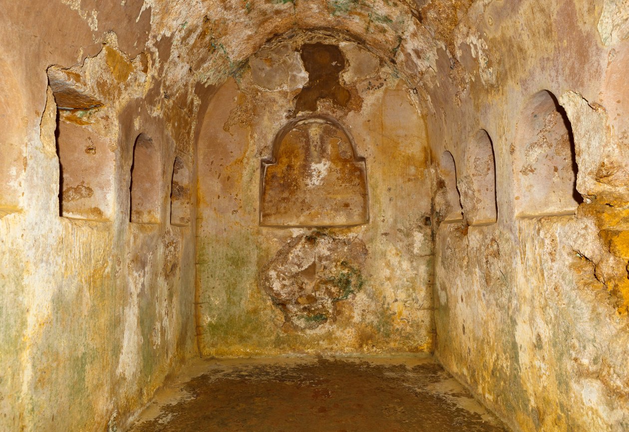 Podzemní komora pod kruhovým mauzoleem v římské nekropoli archeologického komplexu, Carmona, provincie Seville, Španělsko. od Unbekannt Unbekannt