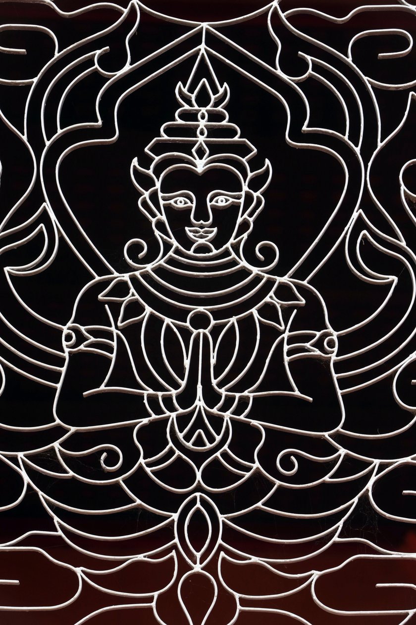 20151028, Vientiane, Laos: buddhistický chrám Wat Ong Teu. Bohyně zdobí okno od Unbekannt