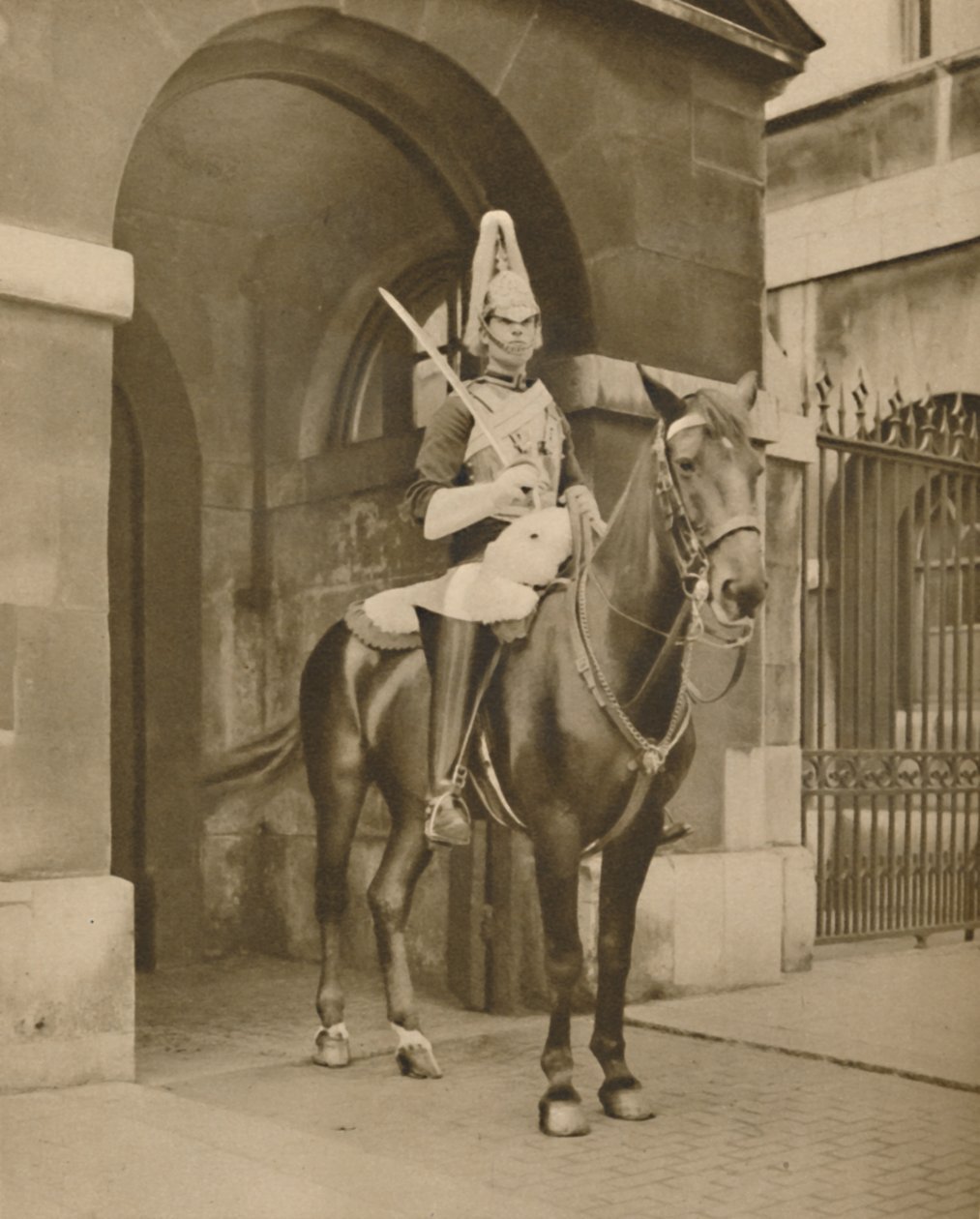 Živá socha ve Whitehall: The Lifeguards Sentry, c1935. od Unbekannt