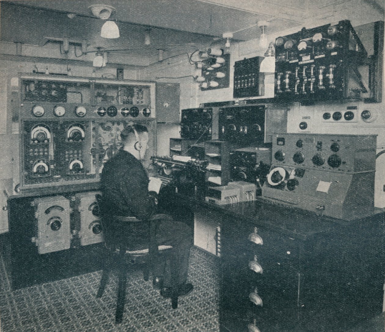 Bezdrátový operátor Marconi přijímající bezdrátové zprávy, když císařovna Británie překračuje Atlantik od Unbekannt