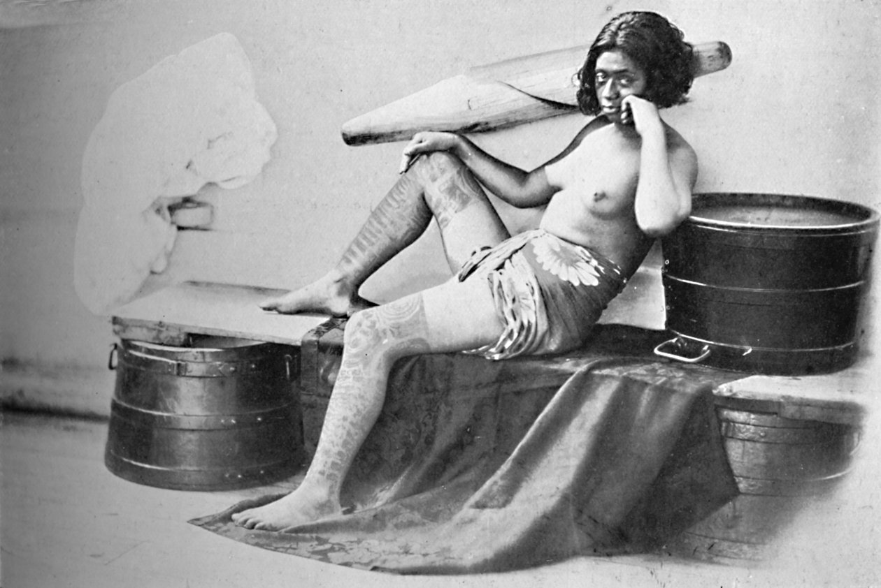 Markézská žena s plně potetovanou spodní částí nohou, 1902 od Unbekannt