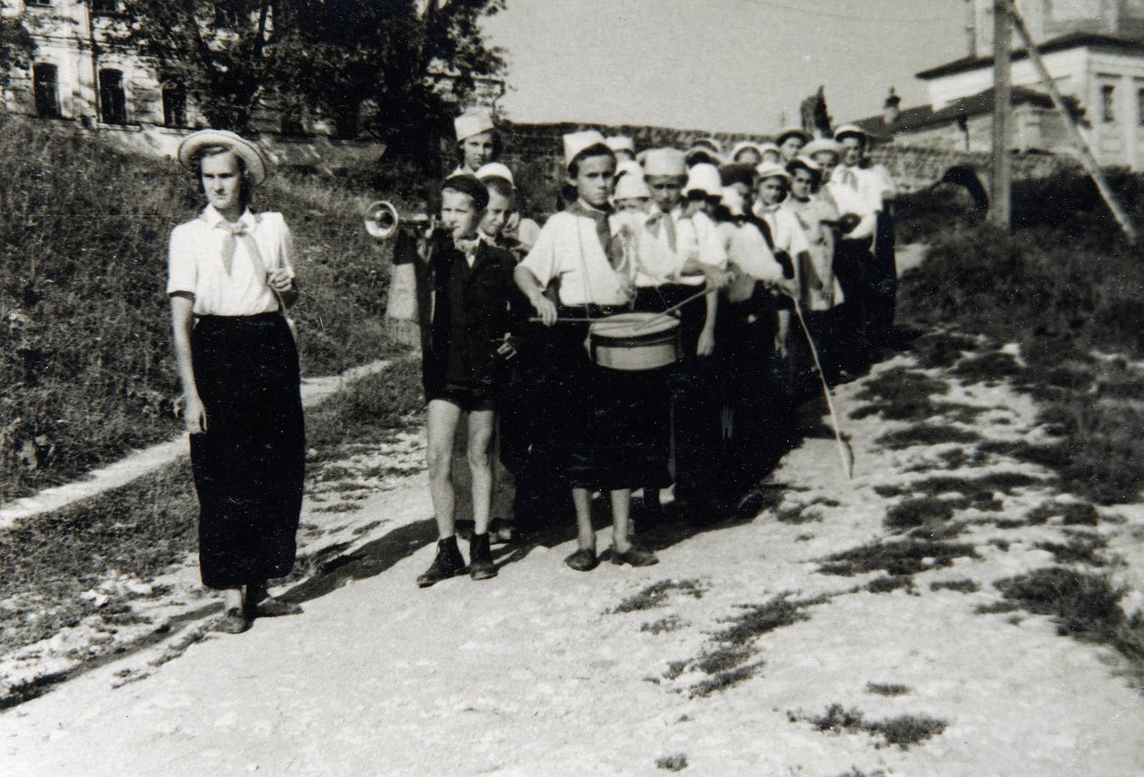 Jednotka Pioneers v All-Union Young Pioneer Camp Artek, Gurzuf, Krym, SSSR, 30. léta od Unbekannt