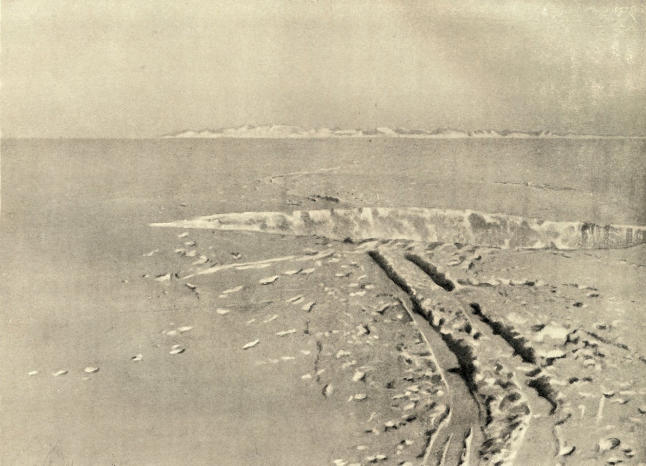 A Typical Crevasse on Level Surface, c1908, 1909. od Unbekannt