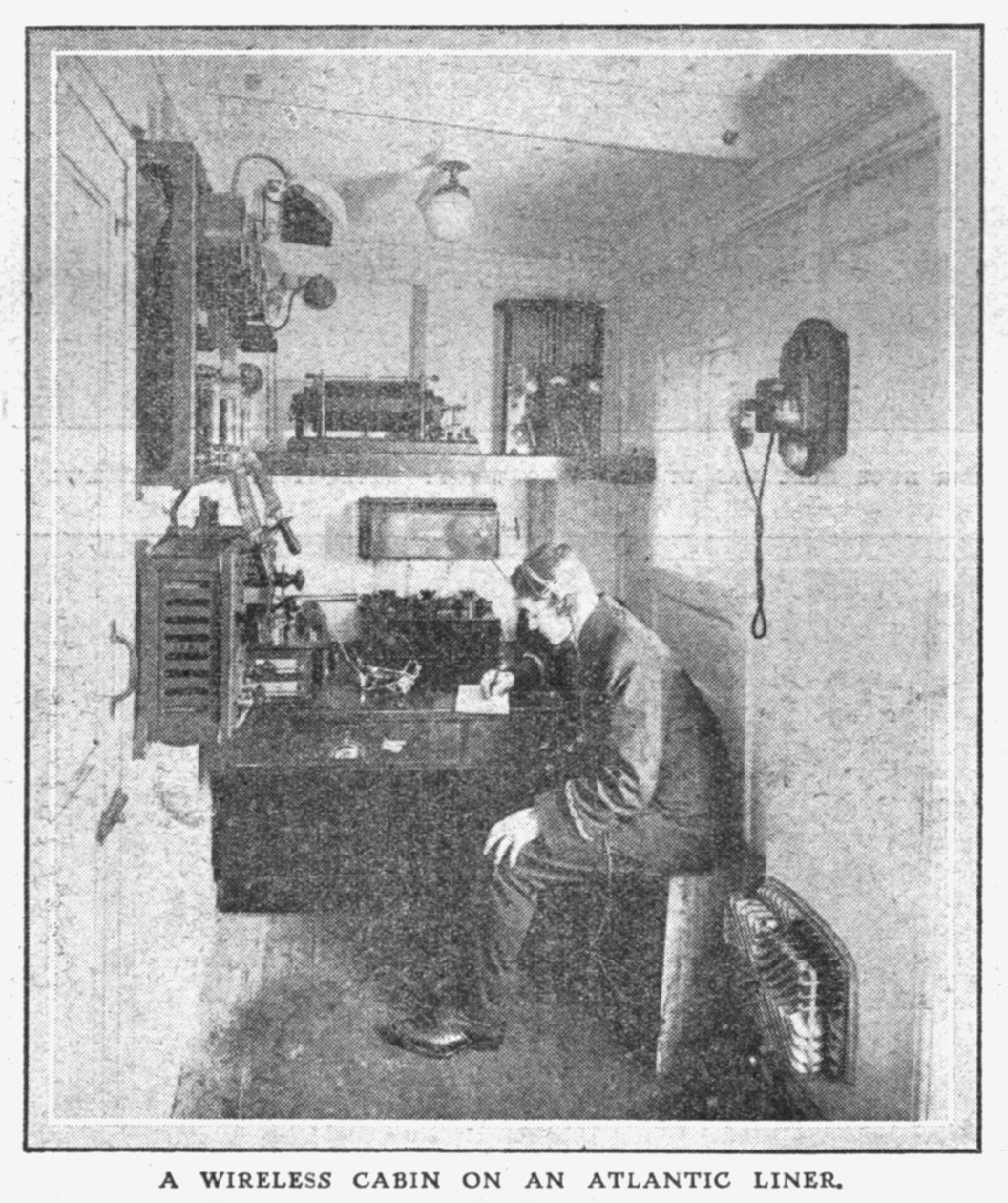 Bezdrátová kabina na atlantickém parníku, 20. dubna 1912. od Unbekannt