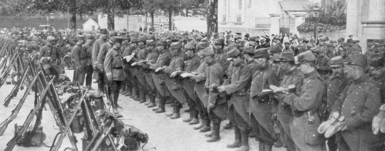 Plukovník si kontroluje boty vojáků, Saint-Francois-Xavier, Paříž, Francie, srpen 1914 od Unbekannt