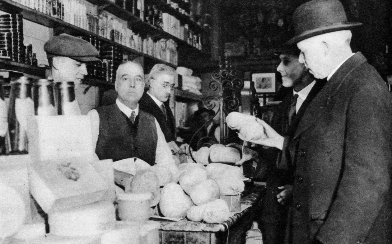 Zákazník si prohlíží haggis, Londýn, 1926-1927 od Unbekannt
