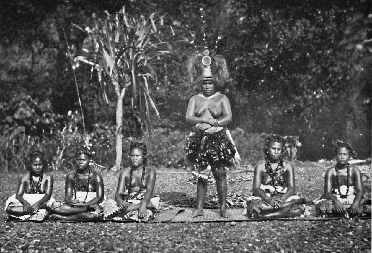 Skupina samojských tančících žen v plném kostýmu, 1902 od Unbekannt
