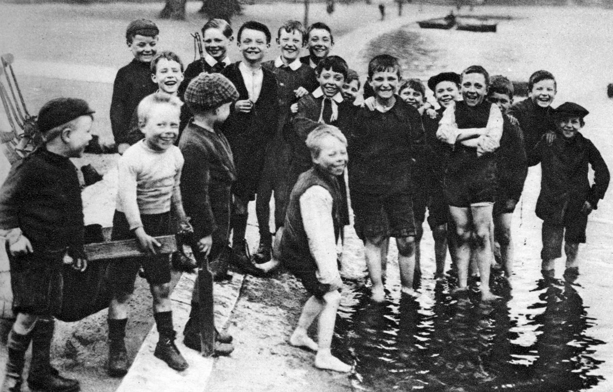 Skupina letních vodáků v Serpentine, Londýn, 1926-1927 od Unbekannt