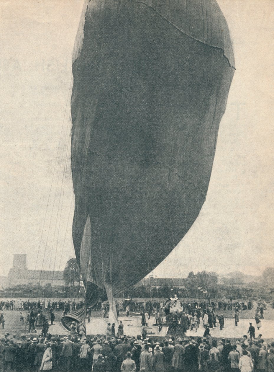Pro výstup profesora Piccardse byl nutný obrovský balón, c1936 c1937 od Unbekannt