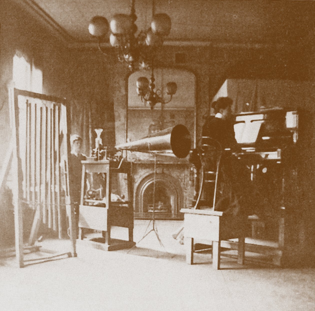 Klavíristka v prvním studiu Emila Berlinera v Londýně, Cockburn Hotel, 1898 od Unbekannt