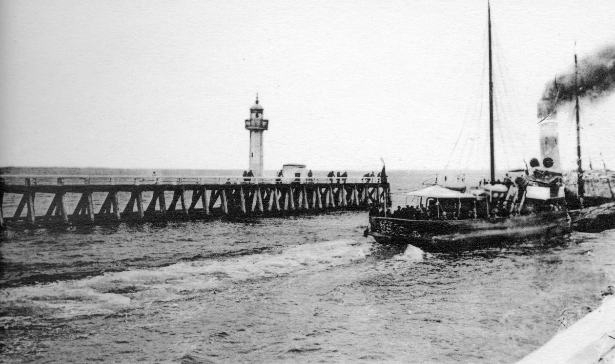 Parník odjíždějící z Trouville do Le Havre, Francie, c1920 od Unbekannt