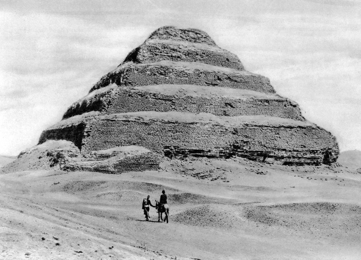 Stupňovitá pyramida mimo Káhiru, Egypt, 20. léta 20. století od Unbekannt