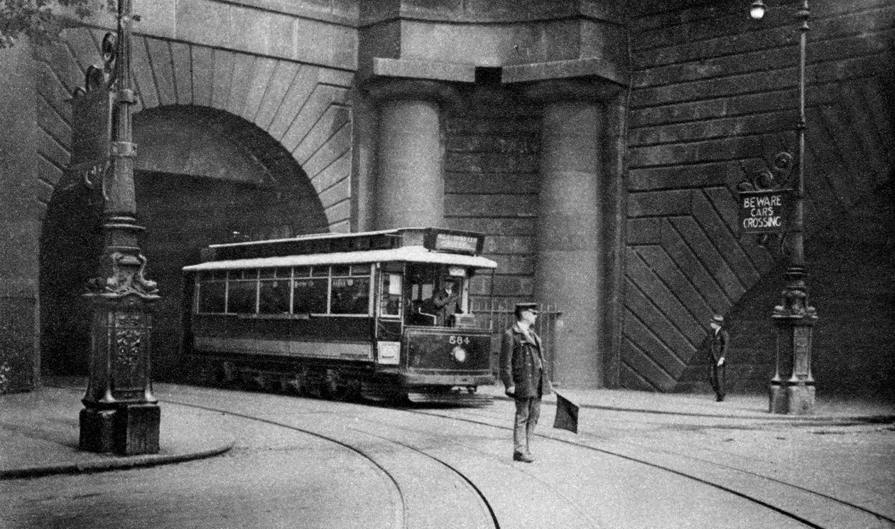 Tramvaj běžící pod Kingsway, Aldwych a Somerset House, Londýn, 1926-1927 od Unbekannt