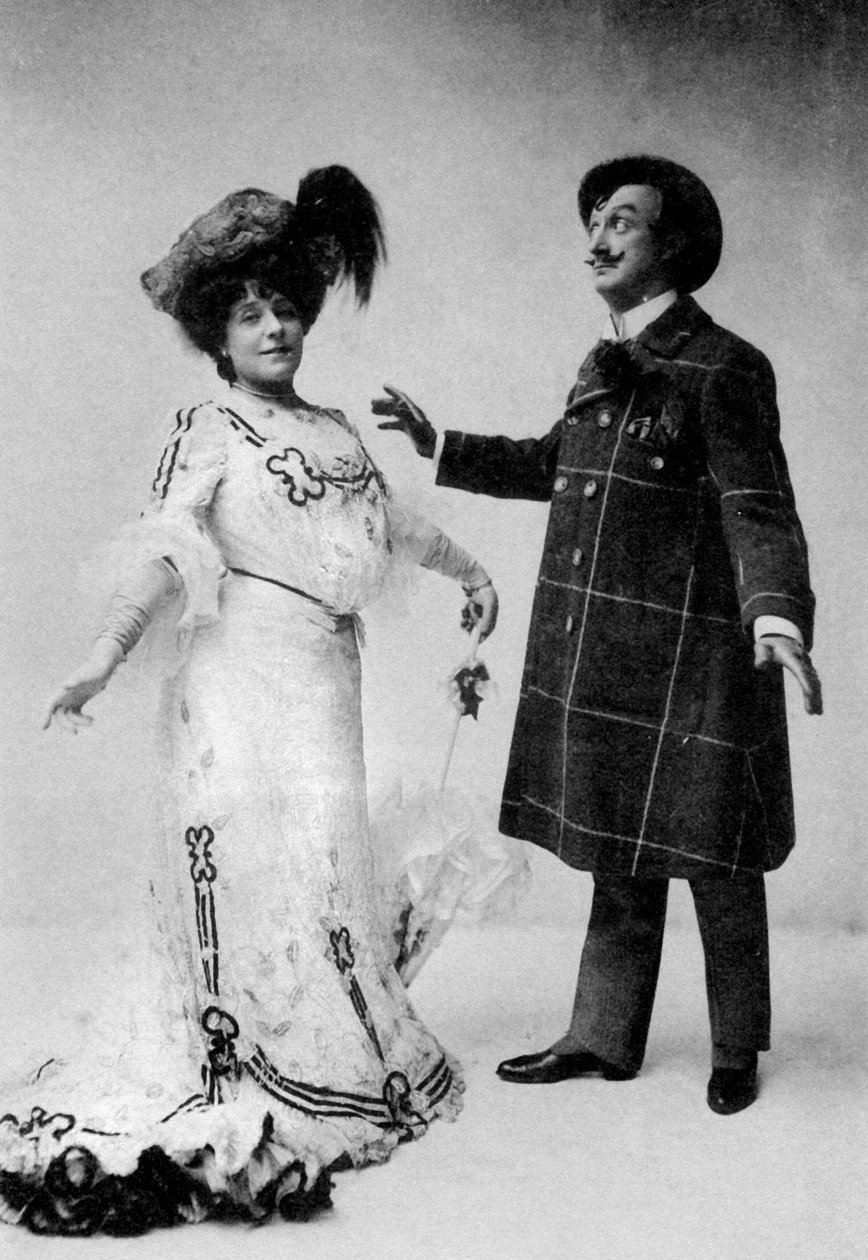 Ada Blanche a JR Hale ve scéně z Medaile a služebná, 1909 od Unbekannt