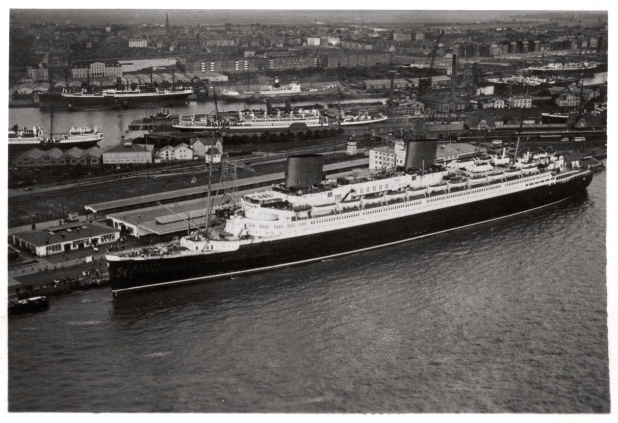 Letecký pohled na přístav Brémy, Německo, a parník Europa, ze Zeppelinu, c1931 1933 od Unbekannt