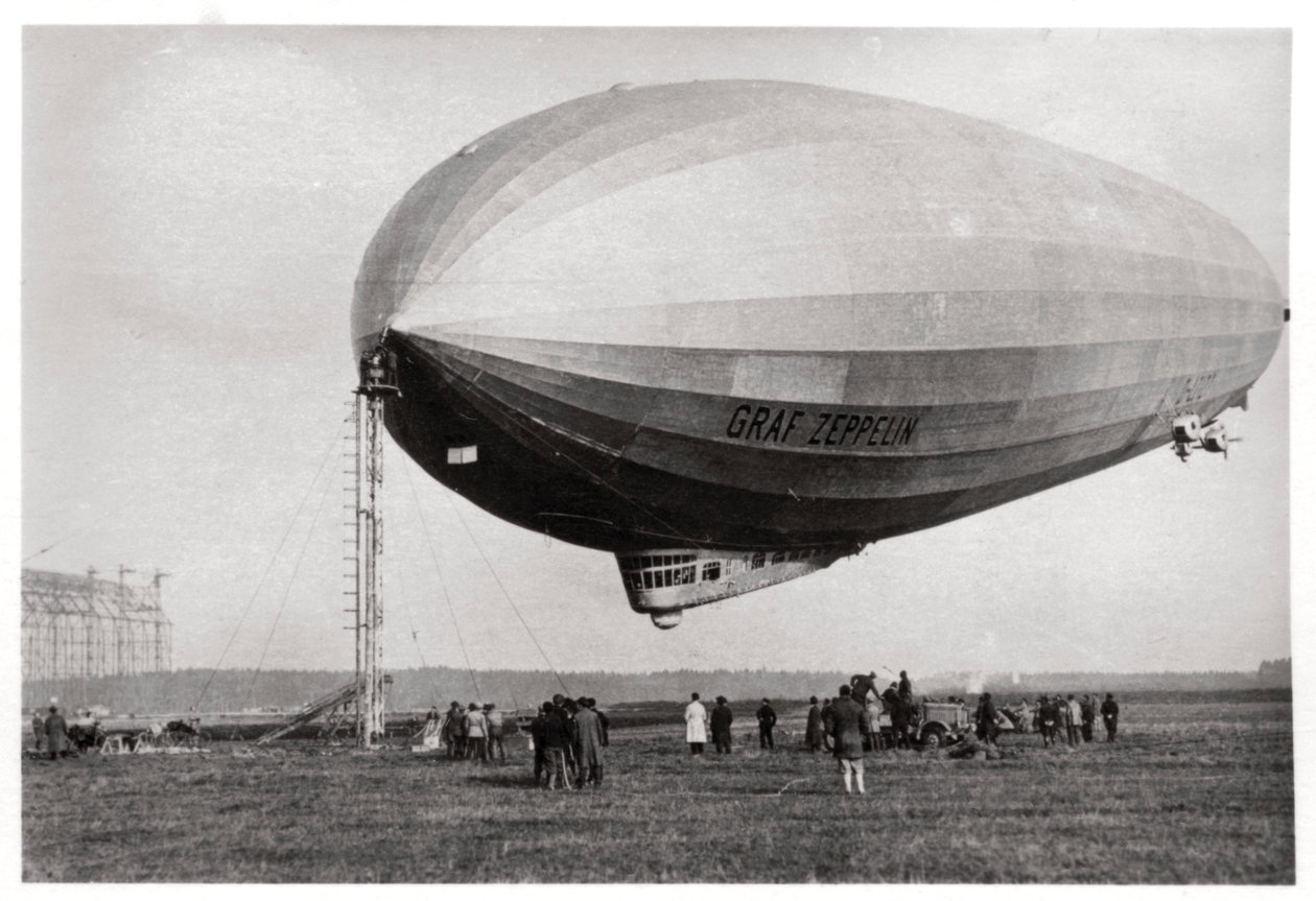 Vzducholoď LZ127 Graf Zeppelin kotvící v Loewental, Německo, 1933 od Unbekannt