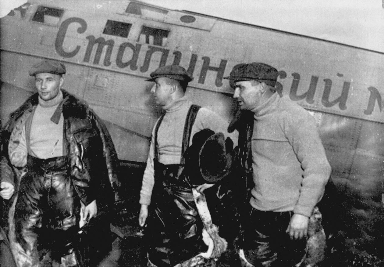 Alexander Belyakov, Georgiy Baidukov a Valery Chkalov jejich letadlem 20. června 1937 od Unbekannt