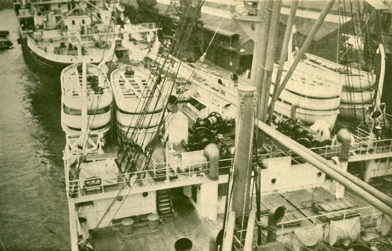 Působivá řada lodí na palubě Leviathan., c1930. od Unbekannt