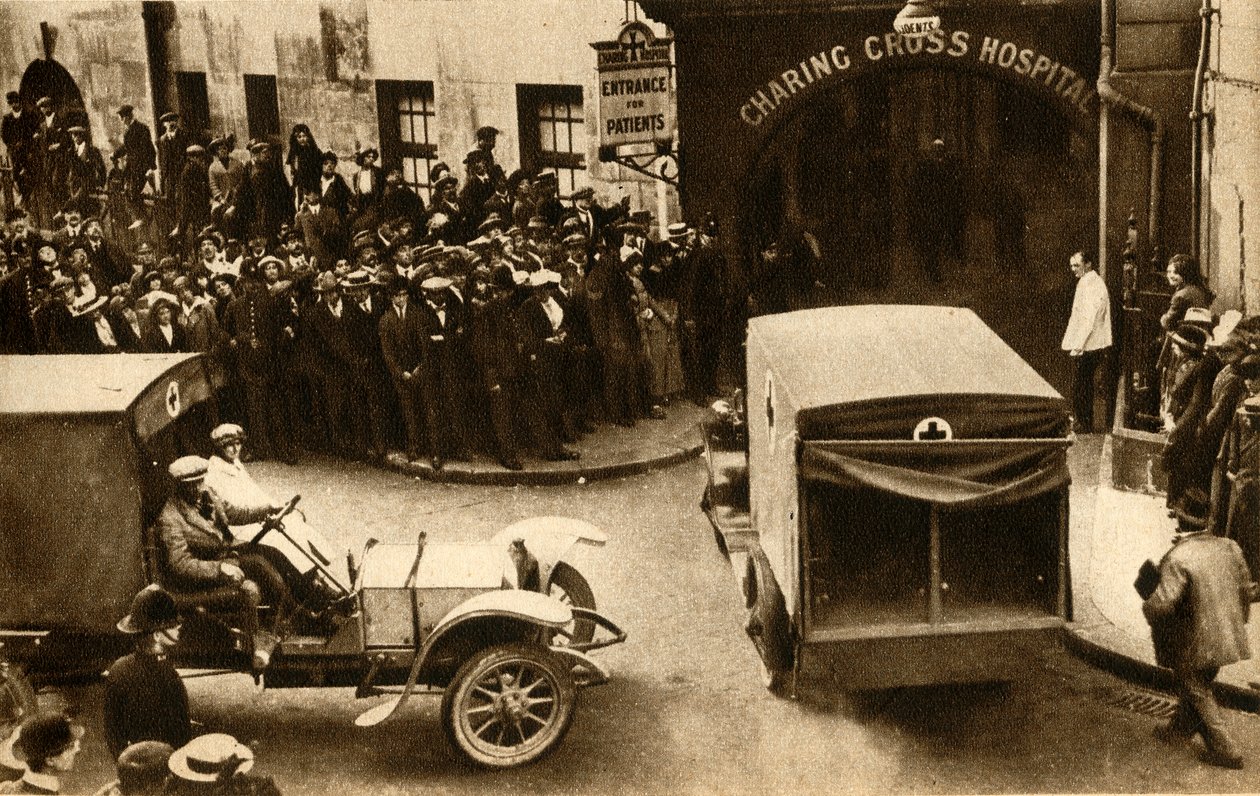 Sanitka vjíždějící do nemocnice Charing Cross se zraněnými..., Londýn, 1914, 1933. od Unbekannt