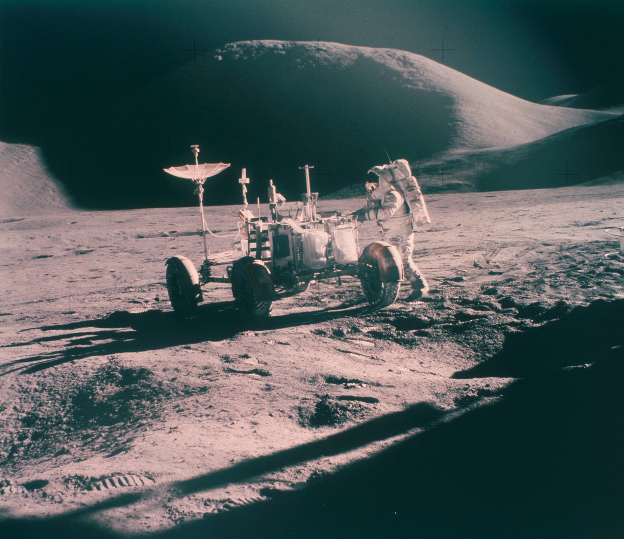 Astronaut Apolla 15 James Irwin s Lunar Rover, srpen 1971 od Unbekannt