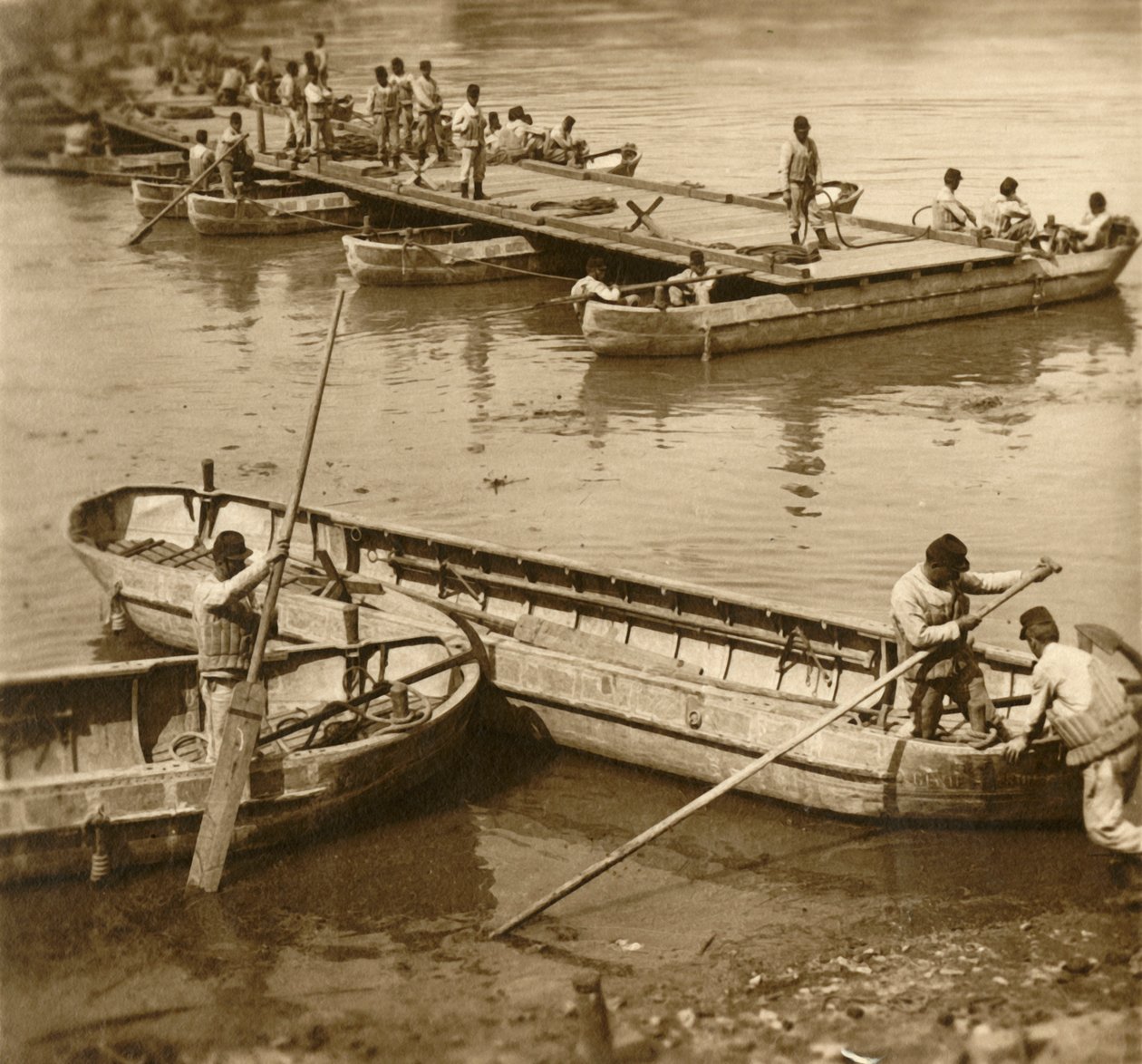 Sestavení pontonového mostu, c1914-c1918 od Unbekannt