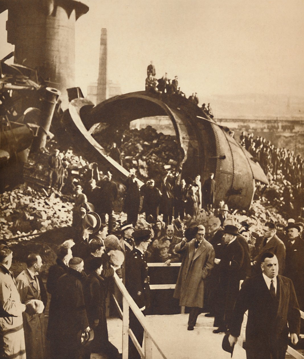 V Derelict Steel-Works, South Wales, 1936 1937 od Unbekannt