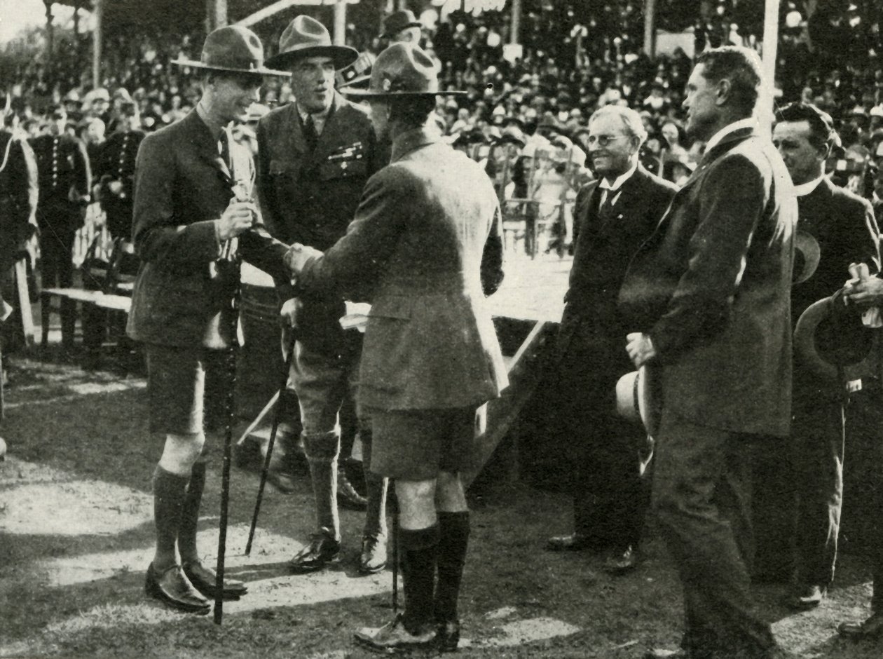 Na přehlídce skautů a průvodkyň, Adelaide, Austrálie, 1927, 1937. od Unbekannt