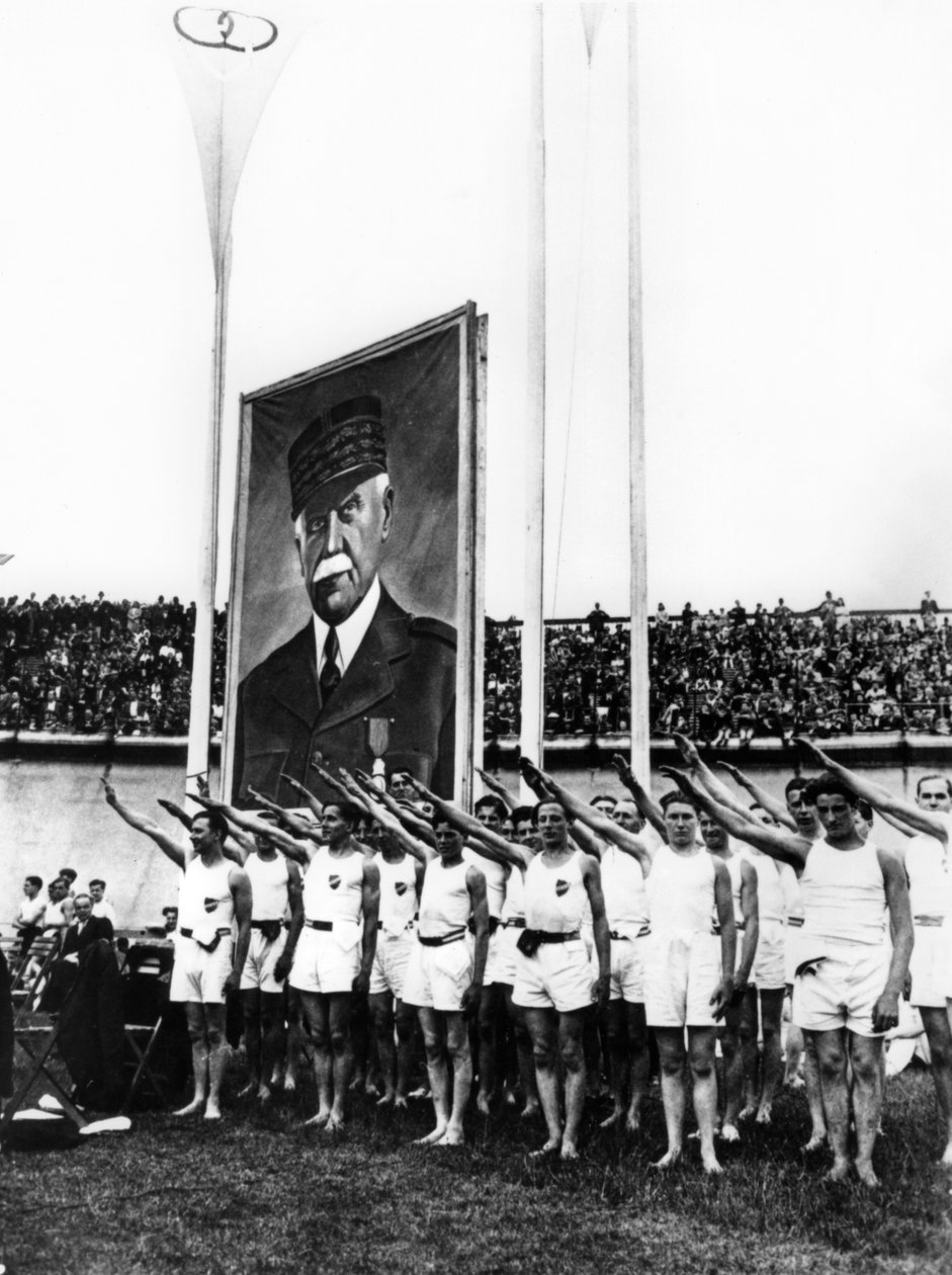 Sportovci vzdávající fašistický pozdrav, Parc des Princes, Paříž, 1941 od Unbekannt