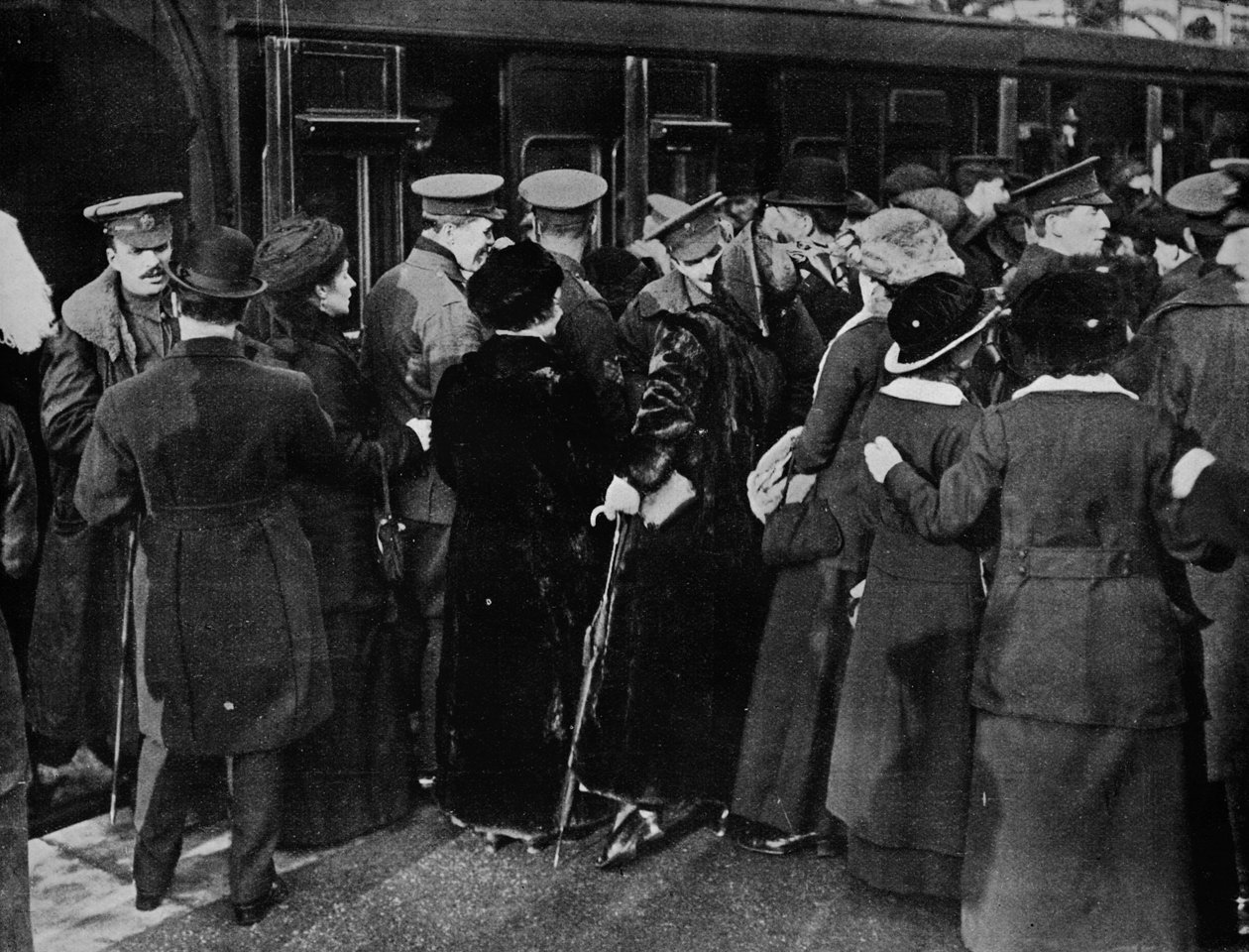 Zpátky do zákopů z Victoria Station, Londýn, 1915. od Unbekannt