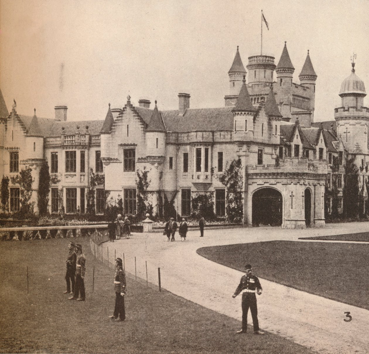 Hrad Balmoral, domov Jejich veličenstva Highland, c1916, 1935 od Unbekannt