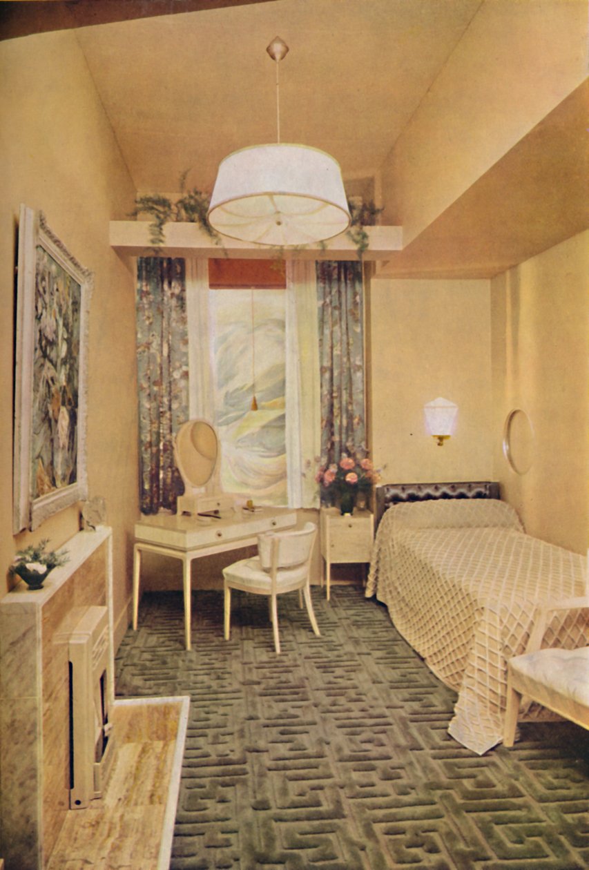 Ložnice navržená Esmé Gordon, A.R.I.B.A., A.R.I.A.S., s řeckým klíčem design W Wilton Carpet od J od Unbekannt
