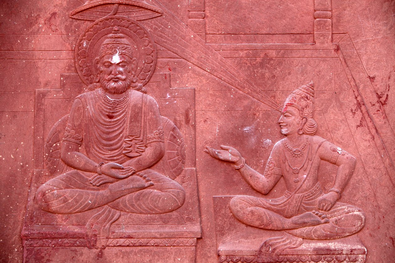 Bhagavadgíta vyrytá v hinduistickém chrámu: Dialog mezi Krišnou a Ardžunou Vrindávanou od Unbekannt