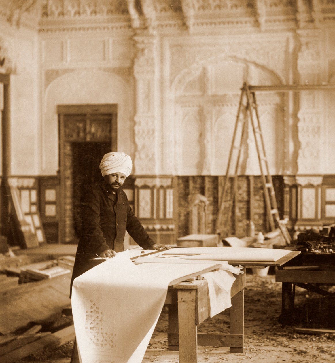 Bhai Ram Singh při práci v Indian Room, Osborne House, Isle of Wight, 1892 od Unbekannt