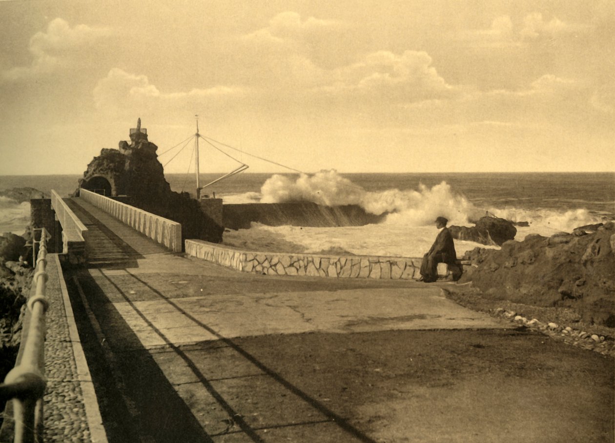 Biarritz - Au Rocher de la Vierge par gros remps, c1930. od Unbekannt