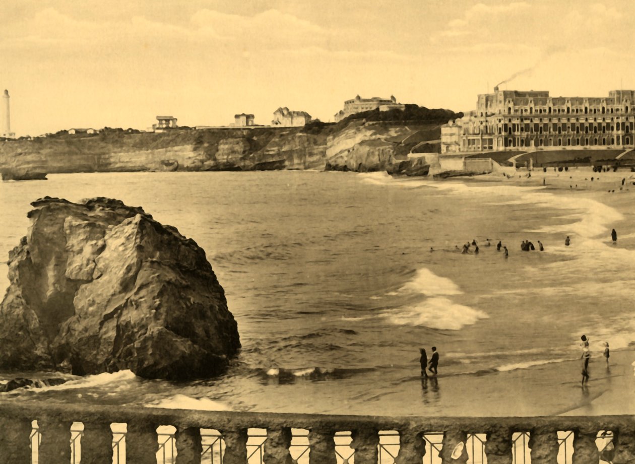 Biarritz - Hotel du Palais a záliv, c1930. od Unbekannt