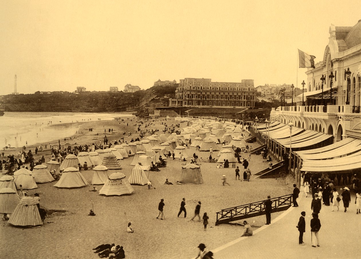 Biarritz – Pláž a městské kasino, c1930. od Unbekannt